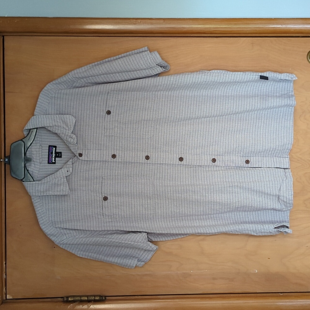 Patagonia Men's Light Gray Short Sleeve Button-Down Shirt